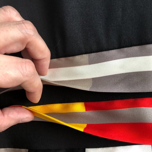 Johnathan Saunders Size 42 US 6 Ladies Dress - Short Sleeved - Patterned Hem - Picture 6 of 7